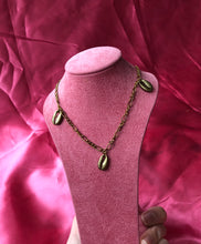 Seashell pendant necklace