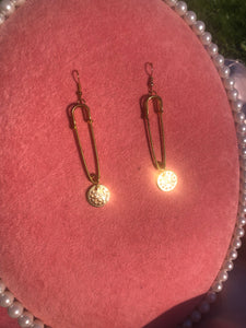 Pin coin earrings