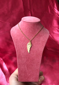 Single angel wing necklace