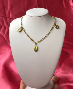 Seashell pendant necklace