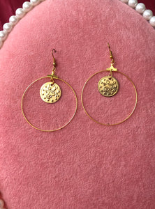 Coin middle hoop earrings