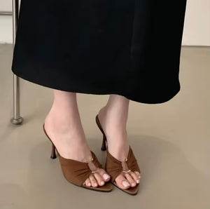 Buckle pointy mules