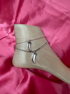 Silver horn pendant anklet