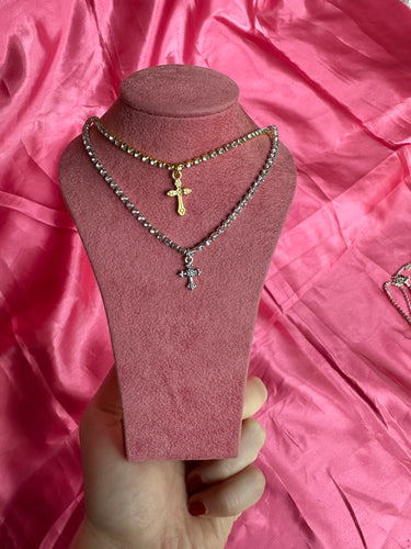Cross pendant necklace