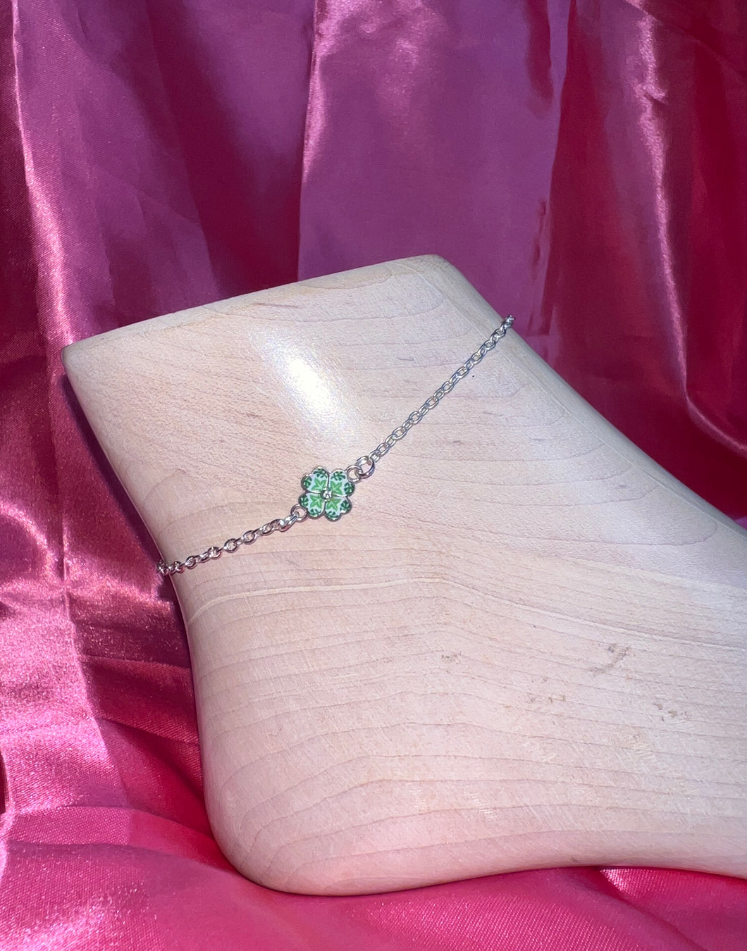 Clover anklet