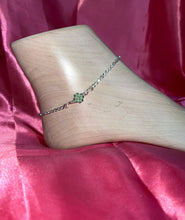 Clover anklet