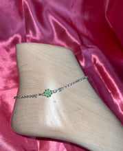 Clover anklet