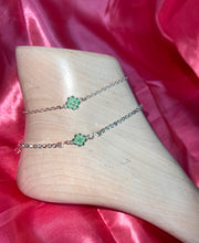 Clover anklet