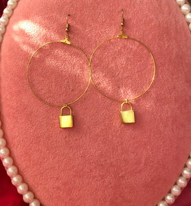 Large lock hoops