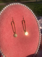 Pin coin earrings