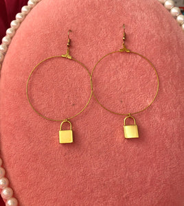 Large lock hoops