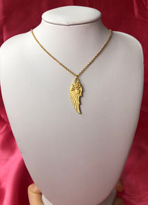 Single angel wing necklace