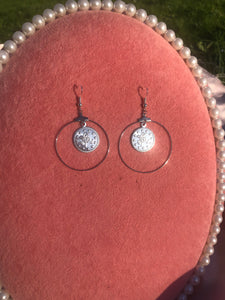 Coin middle hoop earrings