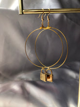 Large lock hoops