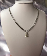 Lock pendant necklace